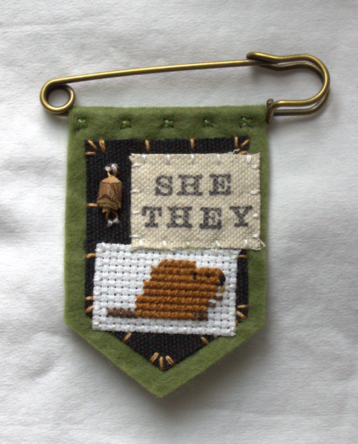 ♝PREORDER♝ Handmade beaver pronoun pin - customizable pronouns