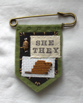 ♝PREORDER♝ Handmade beaver pronoun pin - customizable pronouns
