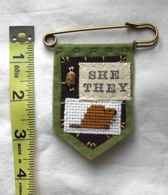 ♝PREORDER♝ Handmade beaver pronoun pin - customizable pronouns