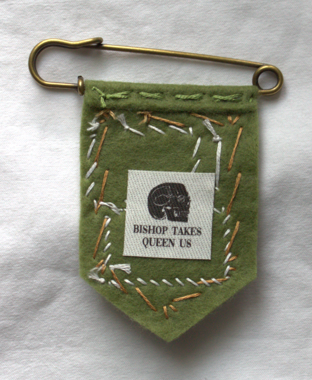 ♝PREORDER♝ Handmade beaver pronoun pin - customizable pronouns