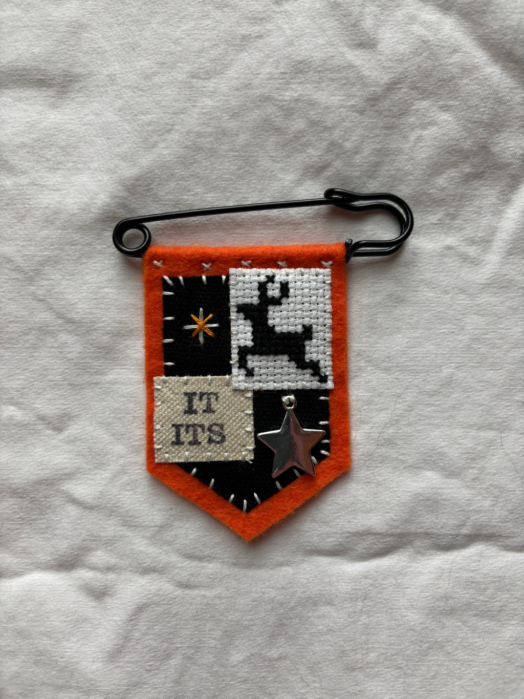 Custom pronoun pin