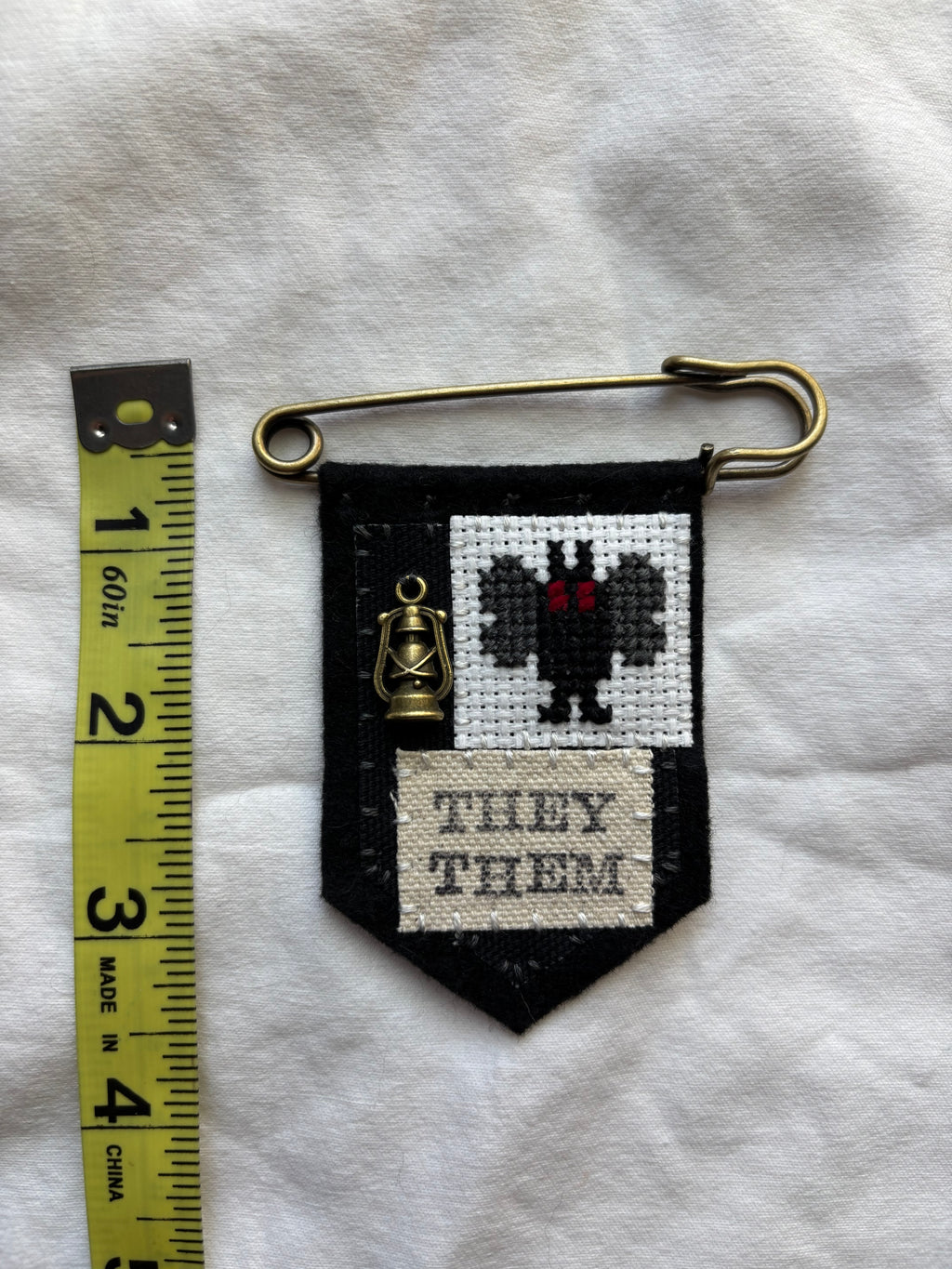♝PREORDER♝ Handmade mothman pronoun pin - customizable pronouns