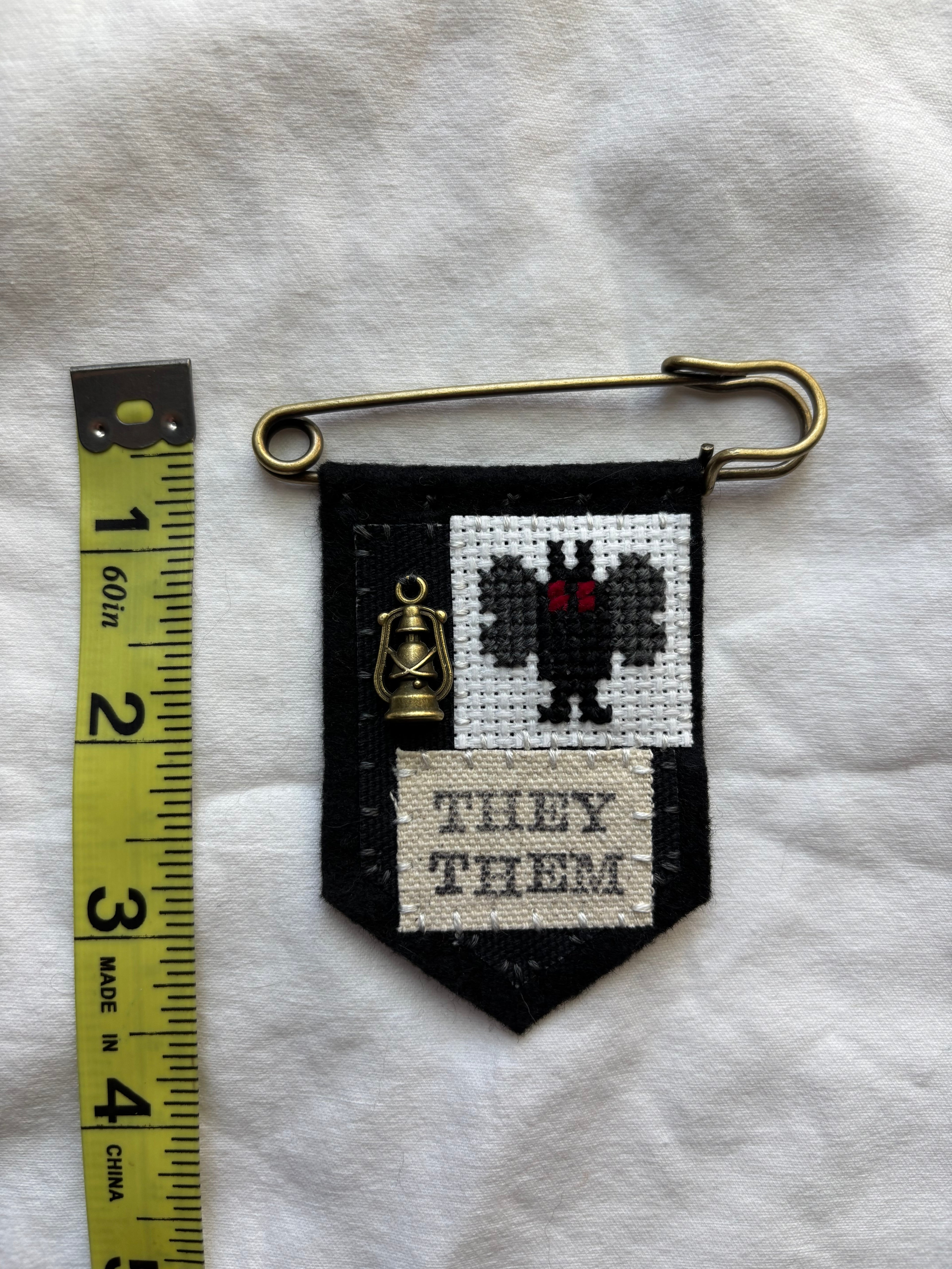 ♝PREORDER♝ Handmade mothman pronoun pin - customizable pronouns