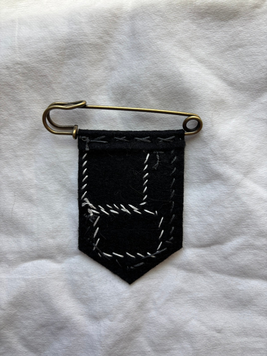 ♝PREORDER♝ Handmade mothman pronoun pin - customizable pronouns