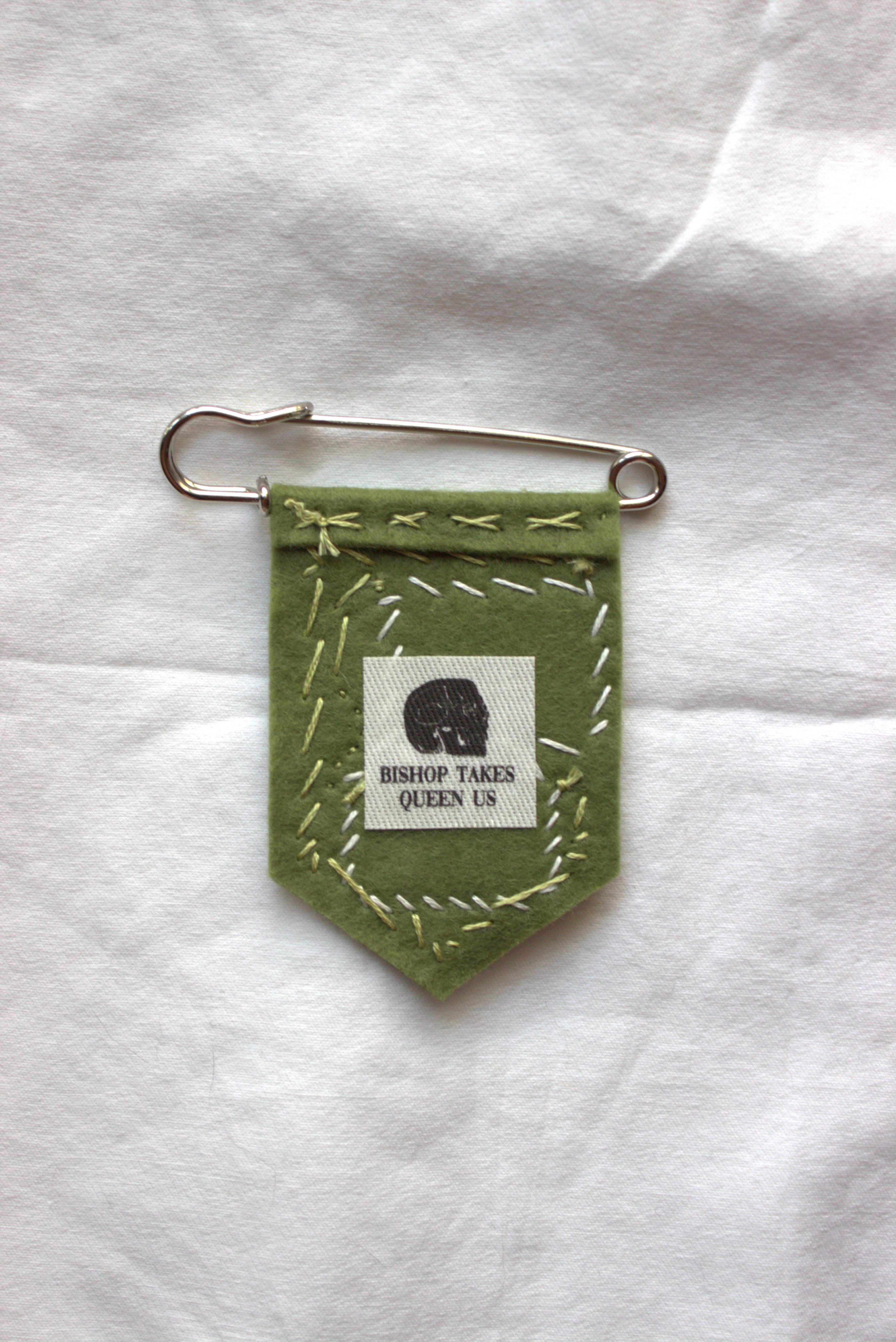 ♝PREORDER♝ Handmade frog pronoun pin - customizable pronouns