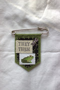♝PREORDER♝ Handmade frog pronoun pin - customizable pronouns