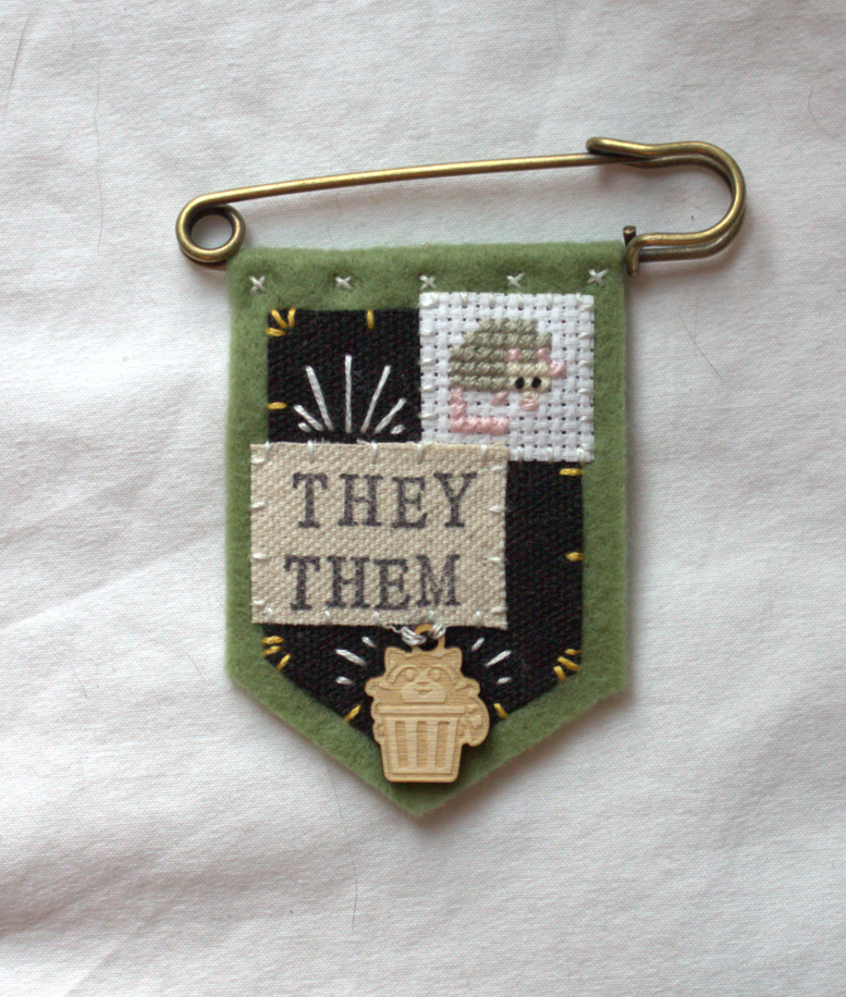 ♝PREORDER♝ Handmade trash friends pronoun pin - customizable pronouns
