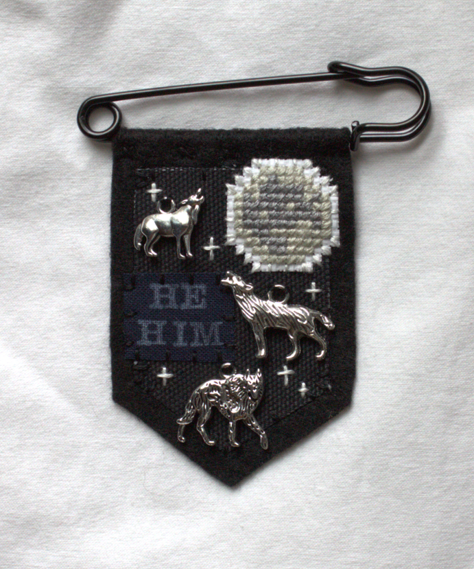 ♝PREORDER♝ Handmade wolf pronoun pin - customizable pronouns