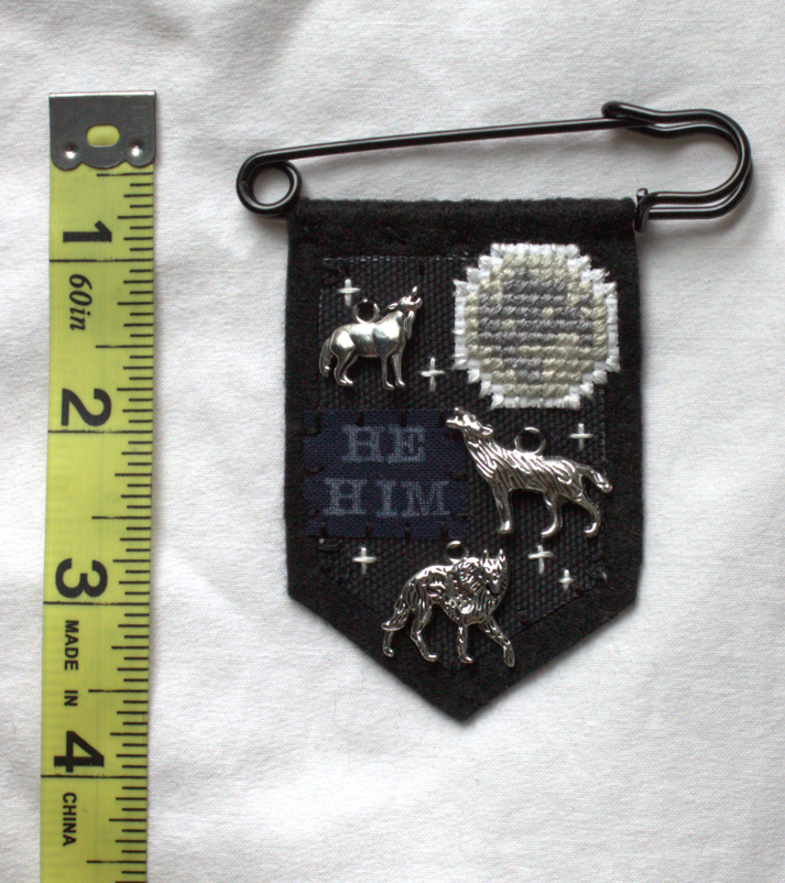 ♝PREORDER♝ Handmade wolf pronoun pin - customizable pronouns