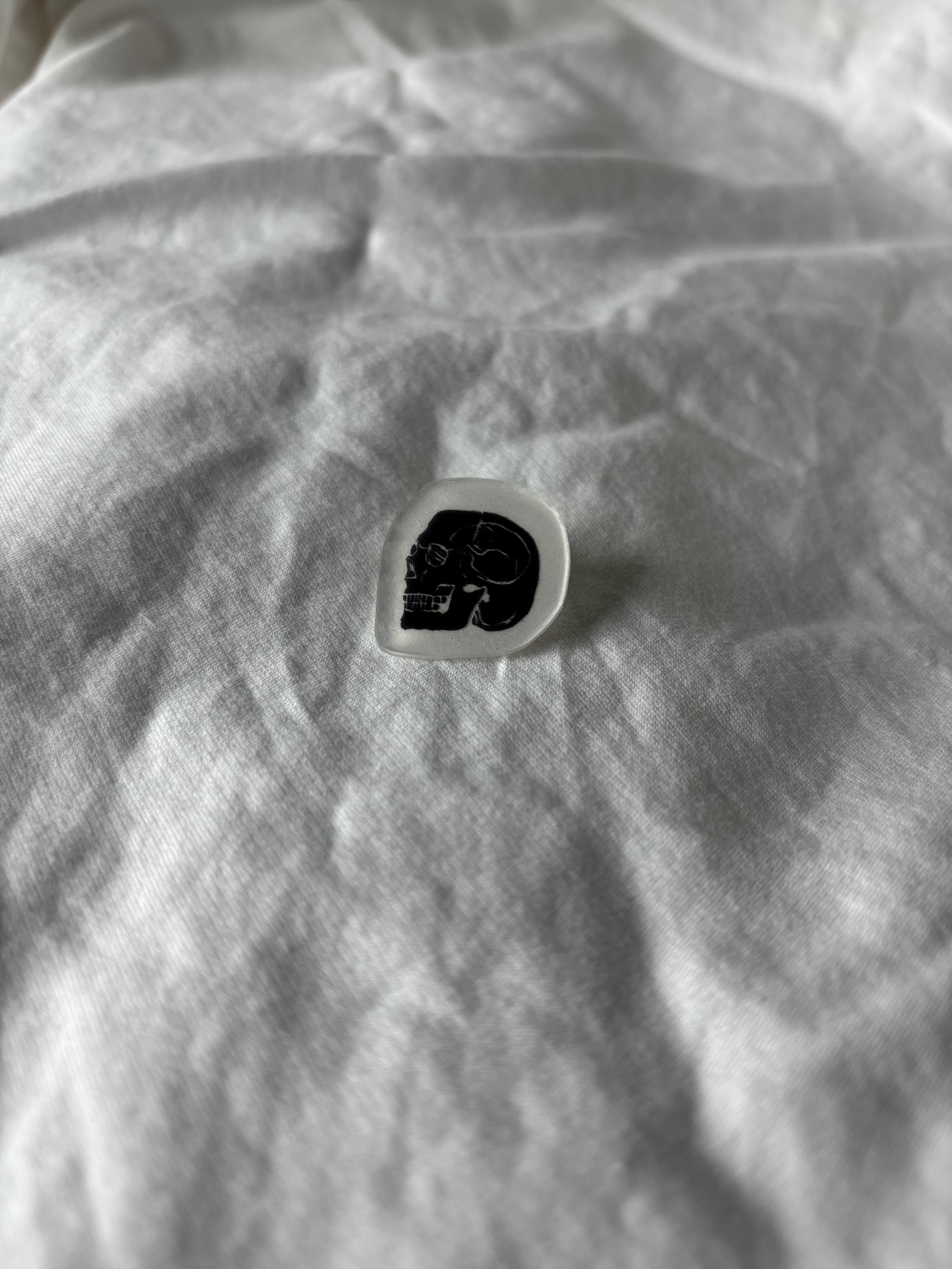 Block print skull pin