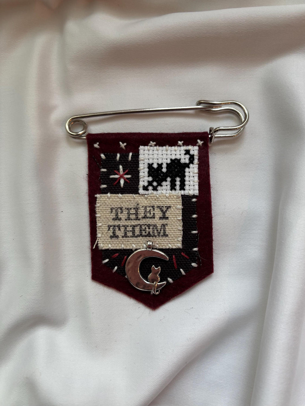 Handmade cat pronoun pin - customizable pronouns