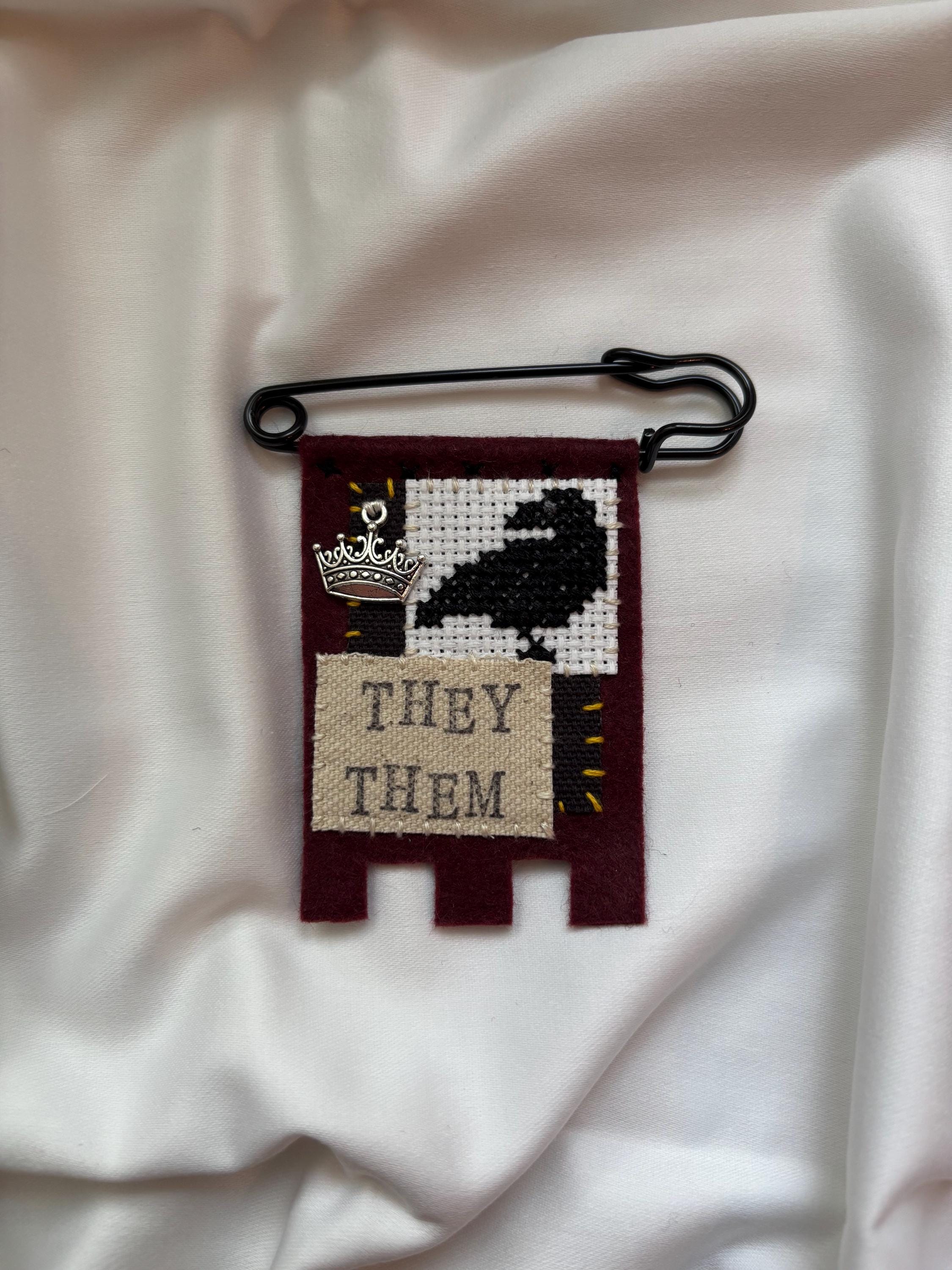 Handmade raven pronoun pin - customizable pronouns