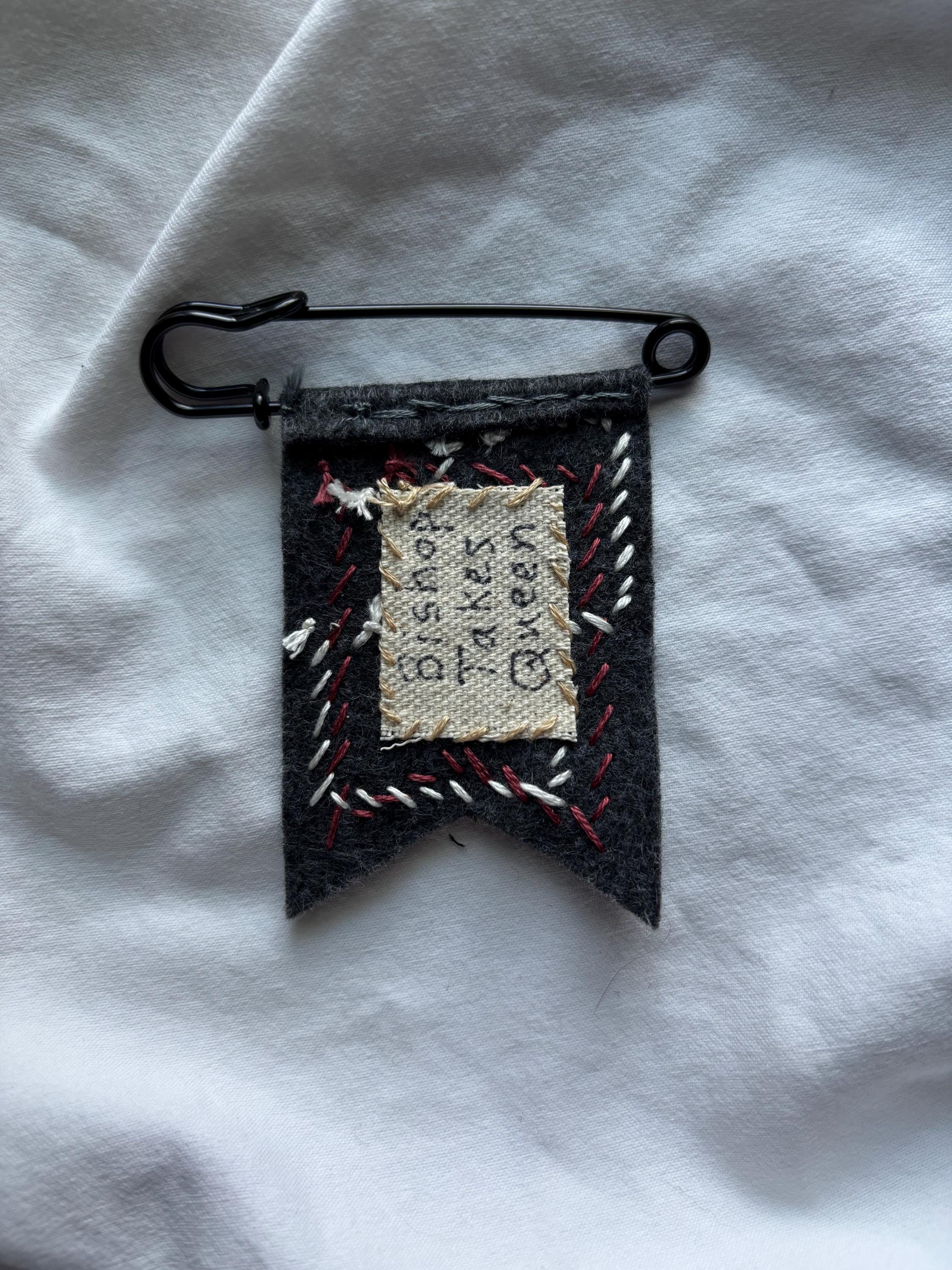 Handmade rat pronoun pin - customizable pronouns