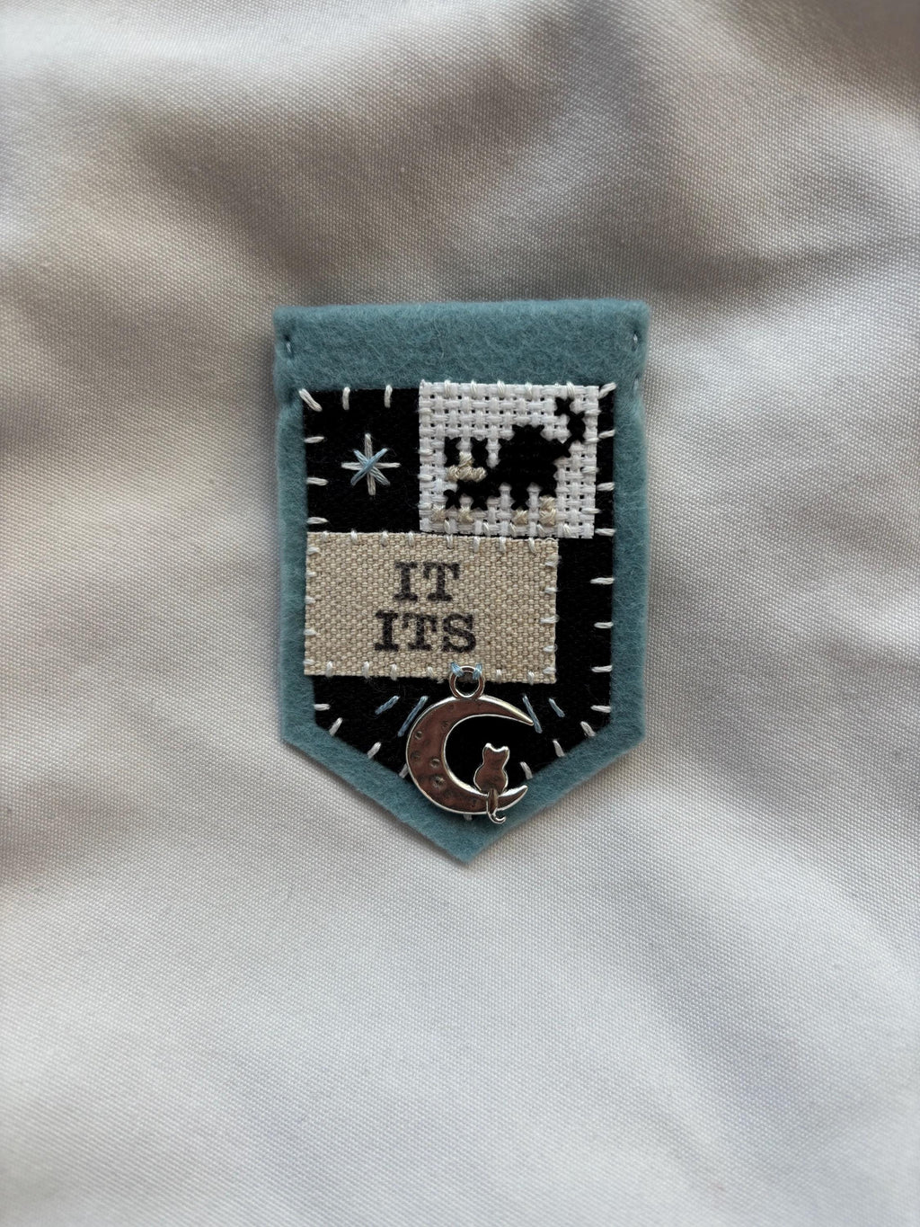 ♝PREORDER♝ Handmade bug pronoun pin - customizable pronouns