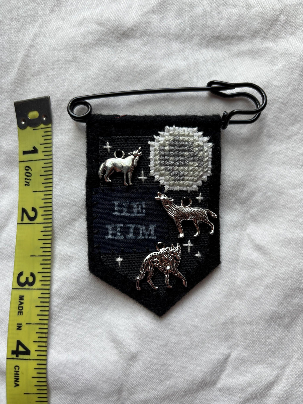 Handmade wolf pronoun pin - customizable pronouns